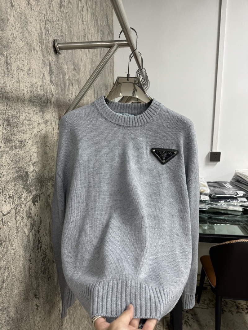 Pra*a sweater